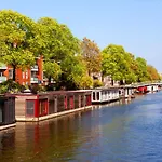 Dreamtime Houseboat